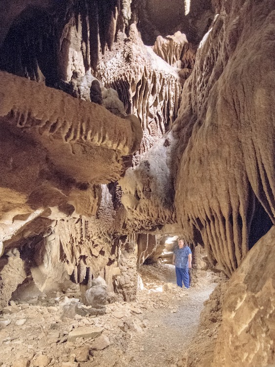 crystal onyx cave tours